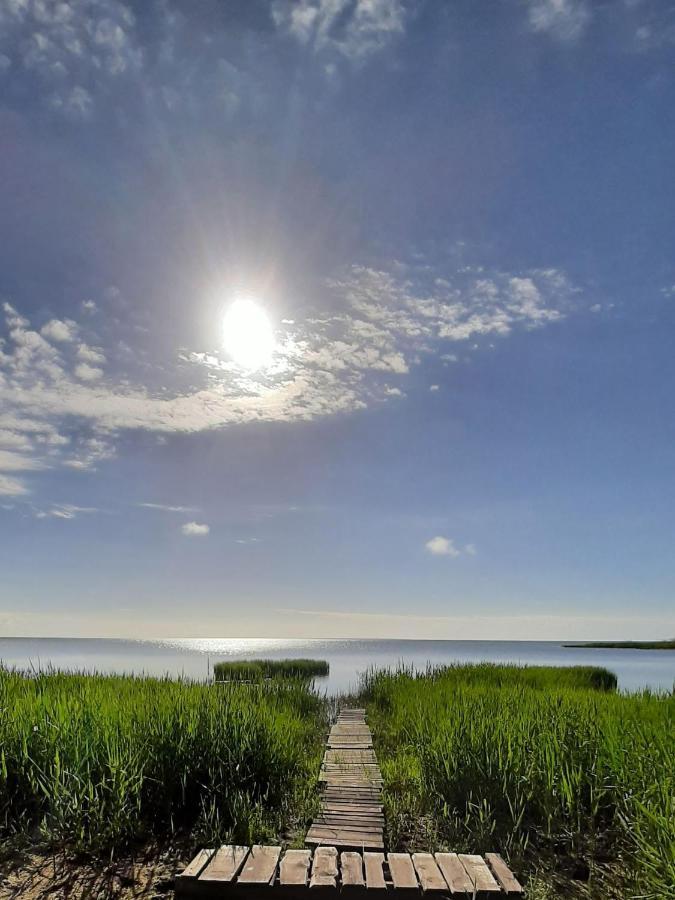 Mere Holiday House Salme Esterno foto