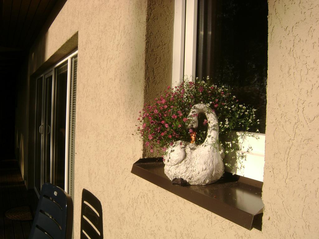 Mere Holiday House Salme Esterno foto