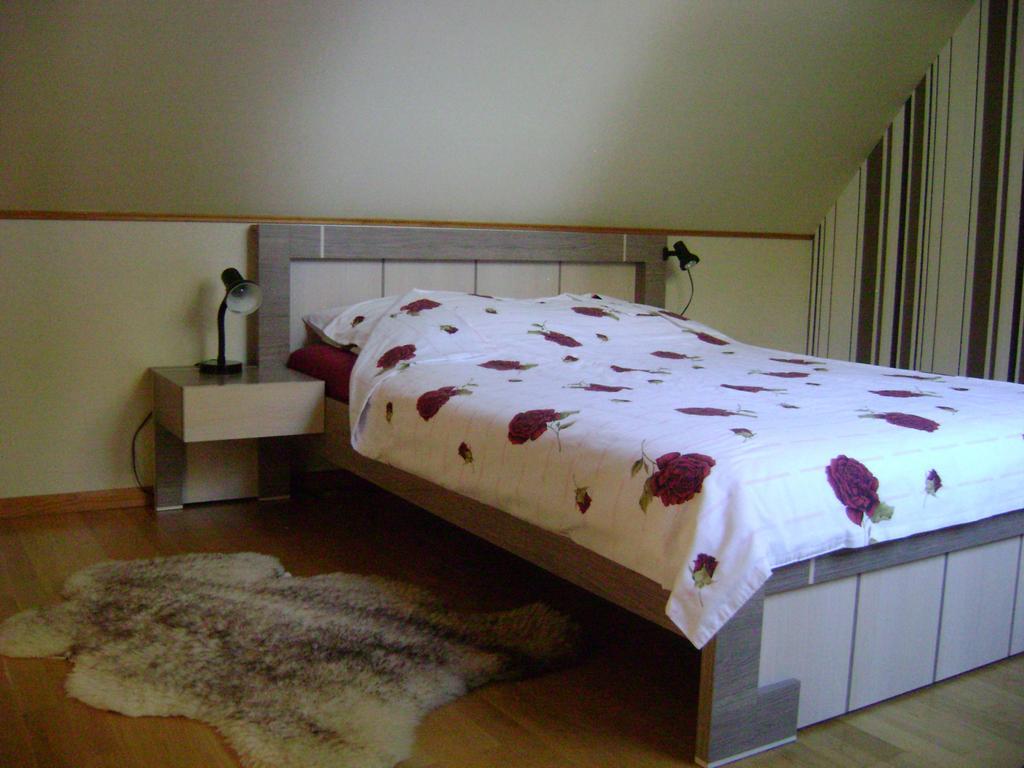 Mere Holiday House Salme Esterno foto